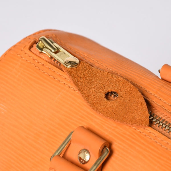 Very good condition LOUIS VUITTON Speedy 25 handbag M5903H Epi leather orange gold hardware used 4a001155