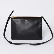 Load image into Gallery viewer, CELINE セリーヌ トリオ ラージ ショルダーバッグ ラムスキン レザー ブラック ゴールド金具 171453 美品 中古 4a000859