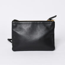 Load image into Gallery viewer, CELINE セリーヌ トリオ ラージ ショルダーバッグ ラムスキン レザー ブラック ゴールド金具 171453 美品 中古 4a000859