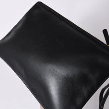Load image into Gallery viewer, CELINE セリーヌ トリオ ラージ ショルダーバッグ ラムスキン レザー ブラック ゴールド金具 171453 美品 中古 4a000859
