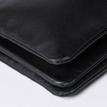 Load image into Gallery viewer, CELINE セリーヌ トリオ ラージ ショルダーバッグ ラムスキン レザー ブラック ゴールド金具 171453 美品 中古 4a000859