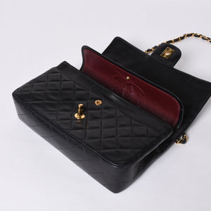 極美品 CHANEL シャネル マトラッセ25 Wフラップ Wチェーンショルダーバッグ 4番台 ココマーク ラムスキン ブラック中古 4a001342