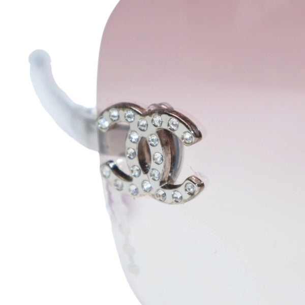 CHANEL rimless sunglasses with Coco Mark rhinestones and pink lenses, model number 4017-D 62◻17 120 Excellent condition Used 4a001384
