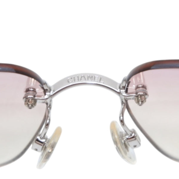 CHANEL rimless sunglasses with Coco Mark rhinestones and pink lenses, model number 4017-D 62◻17 120 Excellent condition Used 4a001384