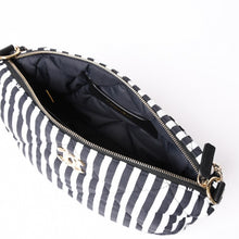 画像をギャラリービューアに読み込む, 新品未使用 CHANEL シャネル ココビーチ HOBO LARGE ラージ ホーボー ショルダーバッグ AS4698 ランダム番台 ココマーク 中古 4a001432