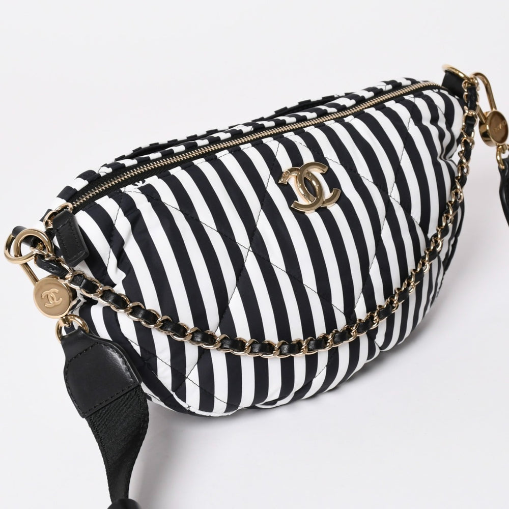 New and unused CHANEL Coco Beach HOBO LARGE Large Hobo Shoulder Bag AS4698 Random Number Coco Mark Used 4a001432