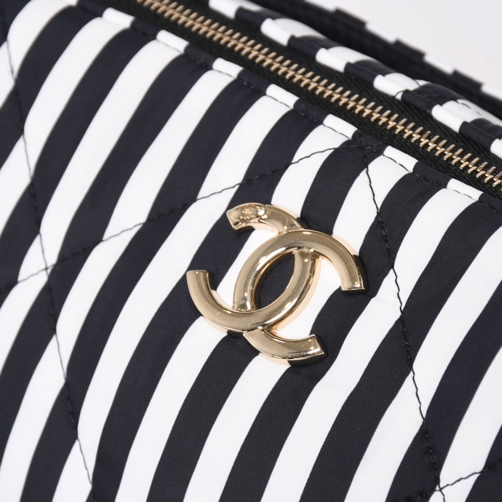 New and unused CHANEL Coco Beach HOBO LARGE Large Hobo Shoulder Bag AS4698 Random Number Coco Mark Used 4a001432