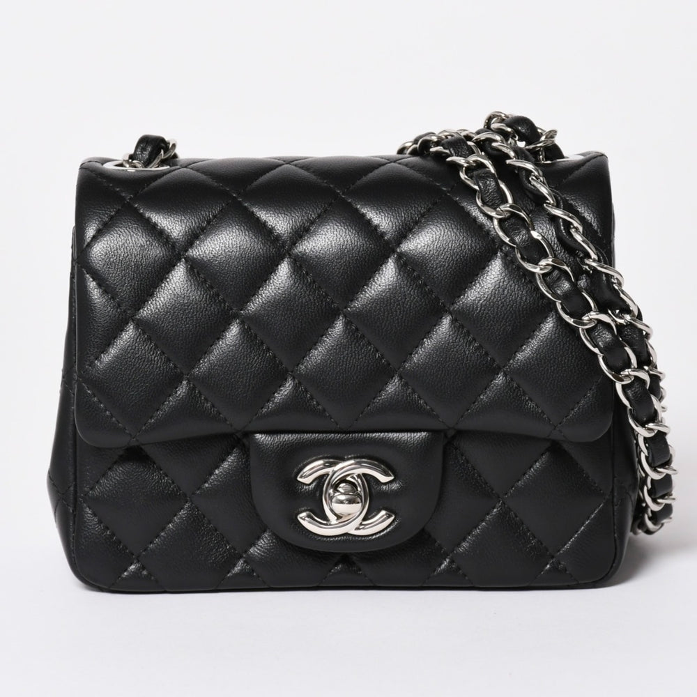 Like new CHANEL Mini Matelasse 16 Chain Shoulder Bag A35200 Random Number Coco Mark Lambskin SV Hardware Used 4a002013