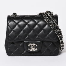 Load image into Gallery viewer, 新品同様 CHANEL シャネル ミニマトラッセ16 チェーンショルダーバッグ A35200 ランダム番台 ココマーク ラムスキン SV金具 中古 4a002013