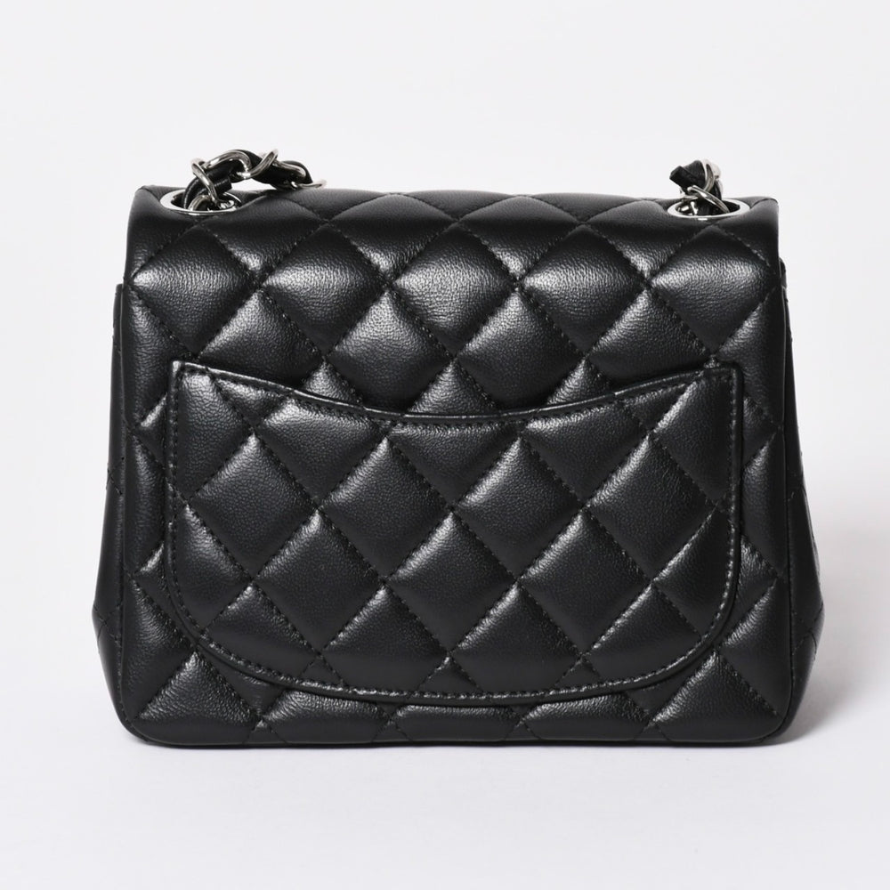 Like new CHANEL Mini Matelasse 16 Chain Shoulder Bag A35200 Random Number Coco Mark Lambskin SV Hardware Used 4a002013