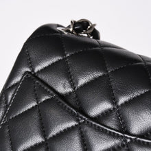 Load image into Gallery viewer, 新品同様 CHANEL シャネル ミニマトラッセ16 チェーンショルダーバッグ A35200 ランダム番台 ココマーク ラムスキン SV金具 中古 4a002013