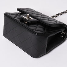 Load image into Gallery viewer, 新品同様 CHANEL シャネル ミニマトラッセ16 チェーンショルダーバッグ A35200 ランダム番台 ココマーク ラムスキン SV金具 中古 4a002013