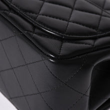 Load image into Gallery viewer, 新品同様 CHANEL シャネル ミニマトラッセ16 チェーンショルダーバッグ A35200 ランダム番台 ココマーク ラムスキン SV金具 中古 4a002013