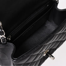 Load image into Gallery viewer, 新品同様 CHANEL シャネル ミニマトラッセ16 チェーンショルダーバッグ A35200 ランダム番台 ココマーク ラムスキン SV金具 中古 4a002013