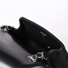 Load image into Gallery viewer, 新品同様 CHANEL シャネル ミニマトラッセ16 チェーンショルダーバッグ A35200 ランダム番台 ココマーク ラムスキン SV金具 中古 4a002013