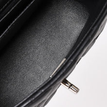 Load image into Gallery viewer, 新品同様 CHANEL シャネル ミニマトラッセ16 チェーンショルダーバッグ A35200 ランダム番台 ココマーク ラムスキン SV金具 中古 4a002013