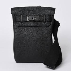 New and unused Hermes Kelly Akkad PM W engraved one shoulder bag black so black monochrome hardware used 4a001334
