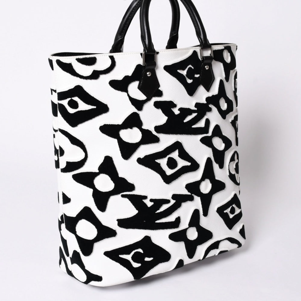 極美品 LOUIS VUITTON ルイヴィトン LVXUF カバ タフテッドモノグラム トートバッグ M45567 ブラック ホワイト 中古 4a001672