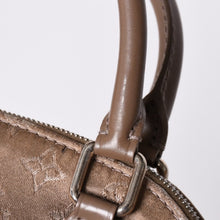 画像をギャラリービューアに読み込む, LOUIS VUITTON ルイヴィトン Monogram モノグラム サテン リトルアルマ M92147 ベージュ シルバー金具 美品 中古 4a001592