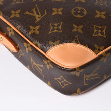 画像をギャラリービューアに読み込む, 極美品 LOUIS VUITTON ルイヴィトン ショルダーバッグ ダヌーブ M45266/TH2009/モノグラム/ブラウン ゴールド金具 中古 4a001264