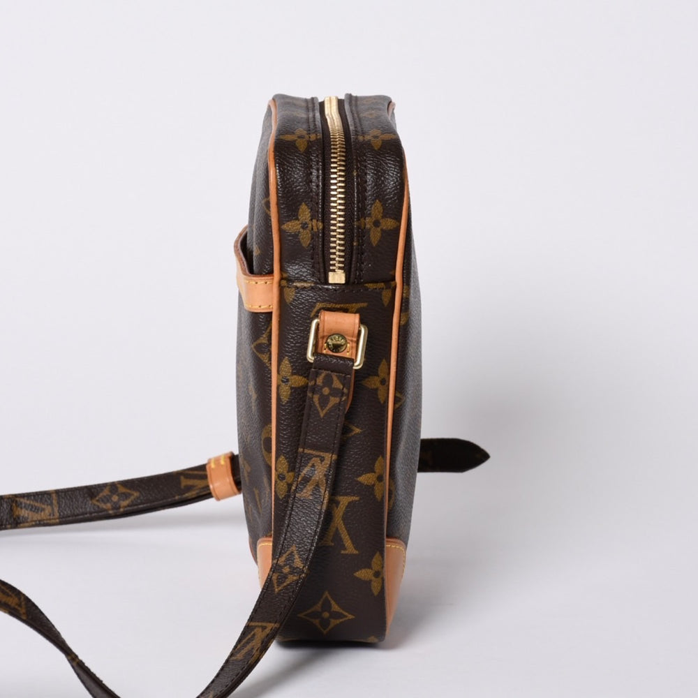 Very good condition LOUIS VUITTON Shoulder bag Danube M45266/TH2009/Monogram/Brown Gold hardware Used 4a001264