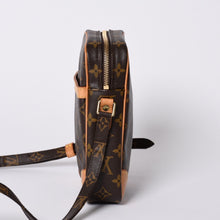 画像をギャラリービューアに読み込む, 極美品 LOUIS VUITTON ルイヴィトン ショルダーバッグ ダヌーブ M45266/TH2009/モノグラム/ブラウン ゴールド金具 中古 4a001264