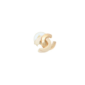 極美品 CHANEL シャネル ピアス ココマーク ゴールド アイボリー 00T earring CC GD×ivory 00T 美品 中古 4a000654