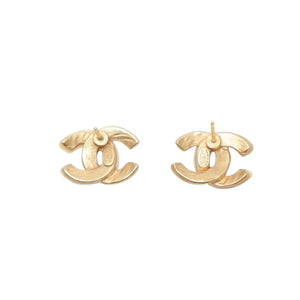 極美品 CHANEL シャネル ピアス ココマーク ゴールド アイボリー 00T earring CC GD×ivory 00T 美品 中古 4a000654