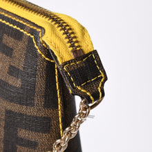 画像をギャラリービューアに読み込む, FENDI フェンディ アクセサリーポーチ チェーンポーチ 8BR592 PVC ブラウン イエロー ゴールド金具 美品 中古 4a001153