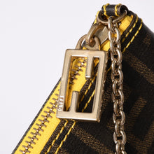 画像をギャラリービューアに読み込む, FENDI フェンディ アクセサリーポーチ チェーンポーチ 8BR592 PVC ブラウン イエロー ゴールド金具 美品 中古 4a001153