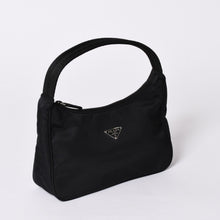 画像をギャラリービューアに読み込む, 極美品 PRADA プラダ ホーボー ワンショルダーバッグ MV515 トライアングルロゴ 三角ロゴプレート ナイロン ブラック 中古 4a001681