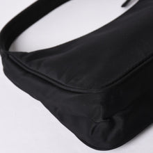 画像をギャラリービューアに読み込む, 極美品 PRADA プラダ ホーボー ワンショルダーバッグ MV515 トライアングルロゴ 三角ロゴプレート ナイロン ブラック 中古 4a001681