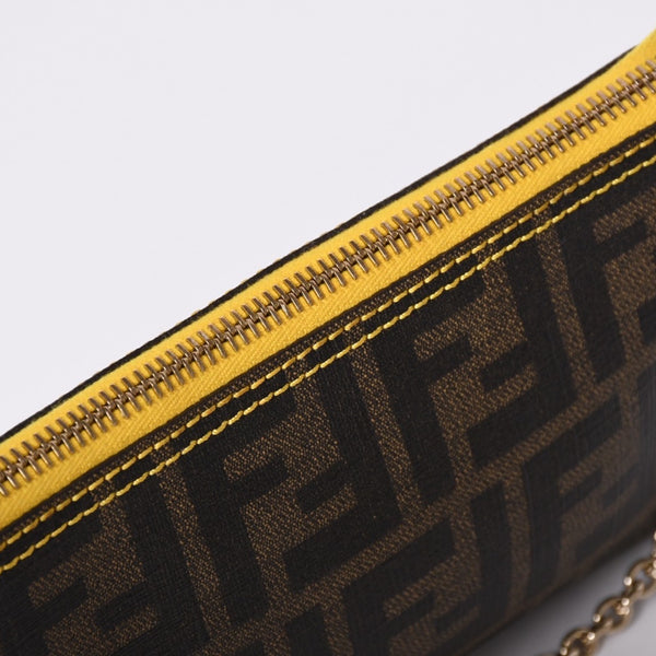 FENDI フェンディ アクセサリーポーチ チェーンポーチ 8BR592 PVC ブラウン イエロー ゴールド金具 美品 中古 4a001153