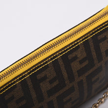 画像をギャラリービューアに読み込む, FENDI フェンディ アクセサリーポーチ チェーンポーチ 8BR592 PVC ブラウン イエロー ゴールド金具 美品 中古 4a001153