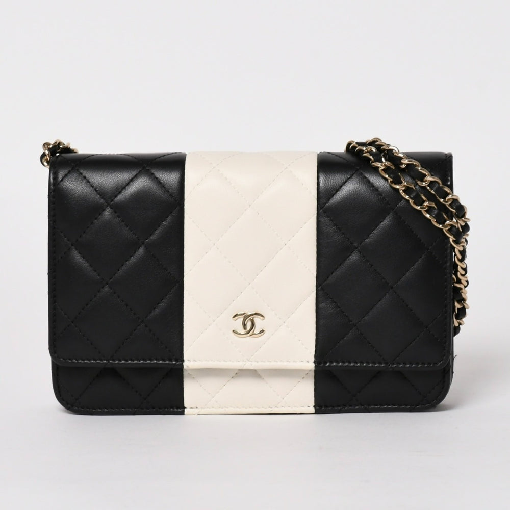 極美品 CHANEL シャネル チェーンウォレット ショルダーバッグ ランダム番台 ココマーク ラムスキン キルティング ブラック ホワイト 中古 4a002839