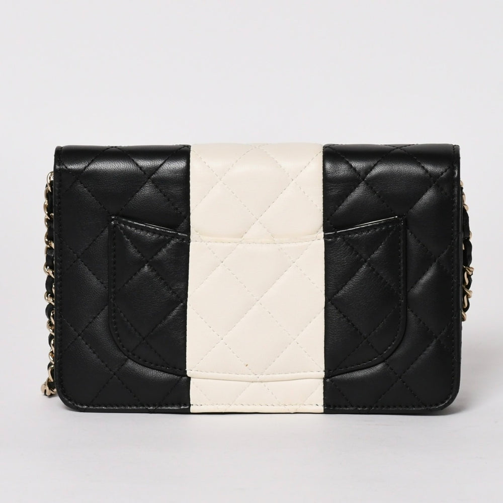 極美品 CHANEL シャネル チェーンウォレット ショルダーバッグ ランダム番台 ココマーク ラムスキン キルティング ブラック ホワイト 中古 4a002839