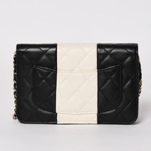 画像をギャラリービューアに読み込む, 極美品 CHANEL シャネル チェーンウォレット ショルダーバッグ ランダム番台 ココマーク ラムスキン キルティング ブラック ホワイト 中古 4a002839
