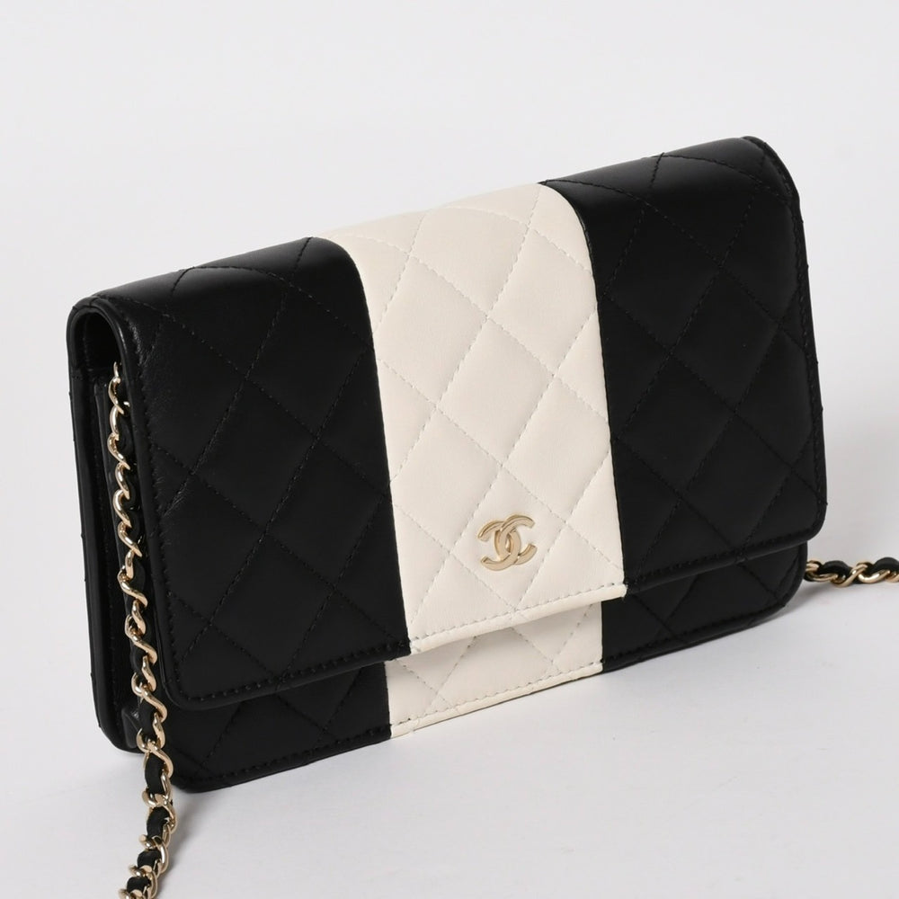 極美品 CHANEL シャネル チェーンウォレット ショルダーバッグ ランダム番台 ココマーク ラムスキン キルティング ブラック ホワイト 中古 4a002839
