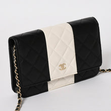 画像をギャラリービューアに読み込む, 極美品 CHANEL シャネル チェーンウォレット ショルダーバッグ ランダム番台 ココマーク ラムスキン キルティング ブラック ホワイト 中古 4a002839