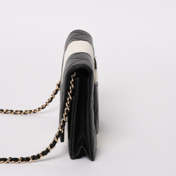 極美品 CHANEL シャネル チェーンウォレット ショルダーバッグ ランダム番台 ココマーク ラムスキン キルティング ブラック ホワイト 中古 4a002839