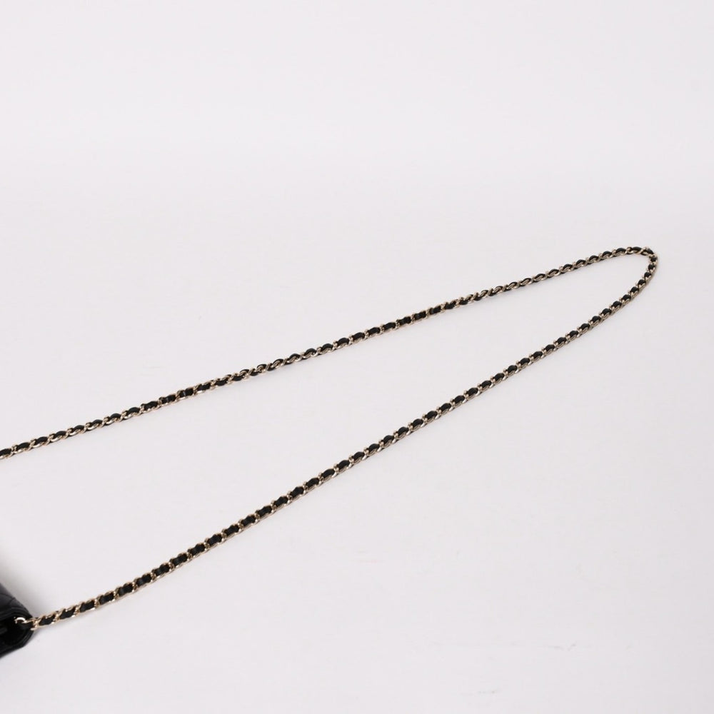 Very Good Condition CHANEL Chain Wallet Shoulder Bag Random Number Coco Mark Lambskin Quilted Black White Used 4a002839