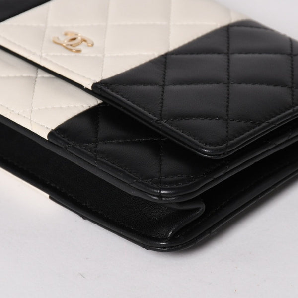 極美品 CHANEL シャネル チェーンウォレット ショルダーバッグ ランダム番台 ココマーク ラムスキン キルティング ブラック ホワイト 中古 4a002839