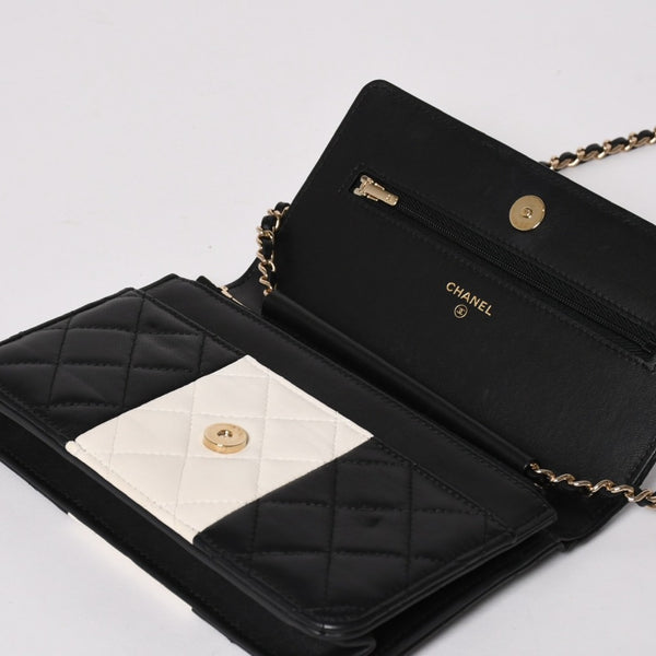 極美品 CHANEL シャネル チェーンウォレット ショルダーバッグ ランダム番台 ココマーク ラムスキン キルティング ブラック ホワイト 中古 4a002839