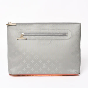 極美品 LOUIS VUITTON ルイヴィトン クラッチバッグ ポシェットコスモス モノグラムチタニウム M63240 グレー 中古 4a002803