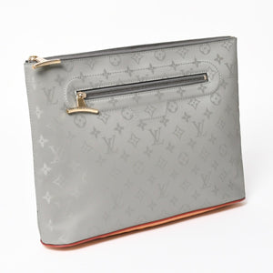 極美品 LOUIS VUITTON ルイヴィトン クラッチバッグ ポシェットコスモス モノグラムチタニウム M63240 グレー 中古 4a002803