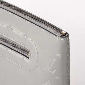 極美品 LOUIS VUITTON ルイヴィトン クラッチバッグ ポシェットコスモス モノグラムチタニウム M63240 グレー 中古 4a002803