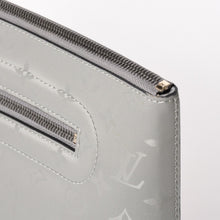 画像をギャラリービューアに読み込む, 極美品 LOUIS VUITTON ルイヴィトン クラッチバッグ ポシェットコスモス モノグラムチタニウム M63240 グレー 中古 4a002803
