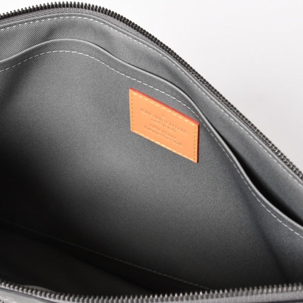 極美品 LOUIS VUITTON ルイヴィトン クラッチバッグ ポシェットコスモス モノグラムチタニウム M63240 グレー 中古 4a002803