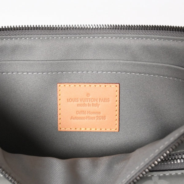 極美品 LOUIS VUITTON ルイヴィトン クラッチバッグ ポシェットコスモス モノグラムチタニウム M63240 グレー 中古 4a002803