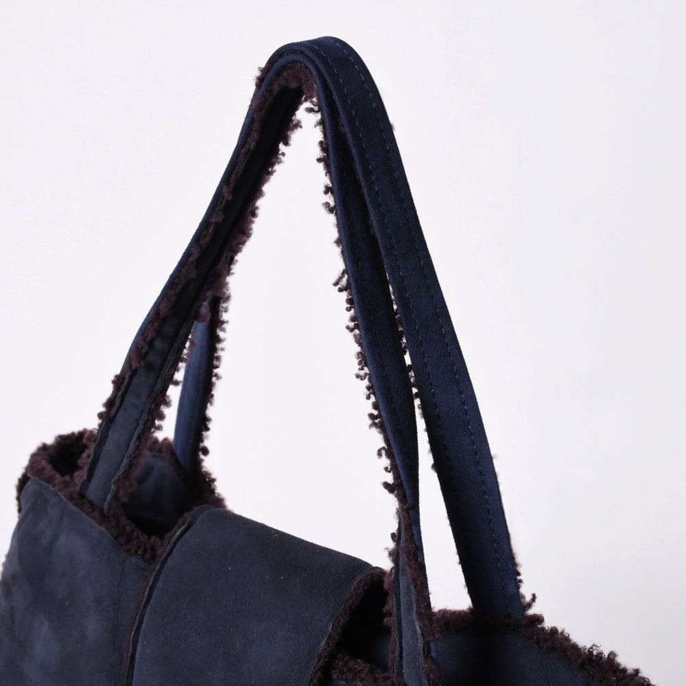 Very Good Condition CHANEL Mouton Shearling One Shoulder Bag No. 5 Coco Mark Nubuck Antique Gold Hardware Used 4a001676